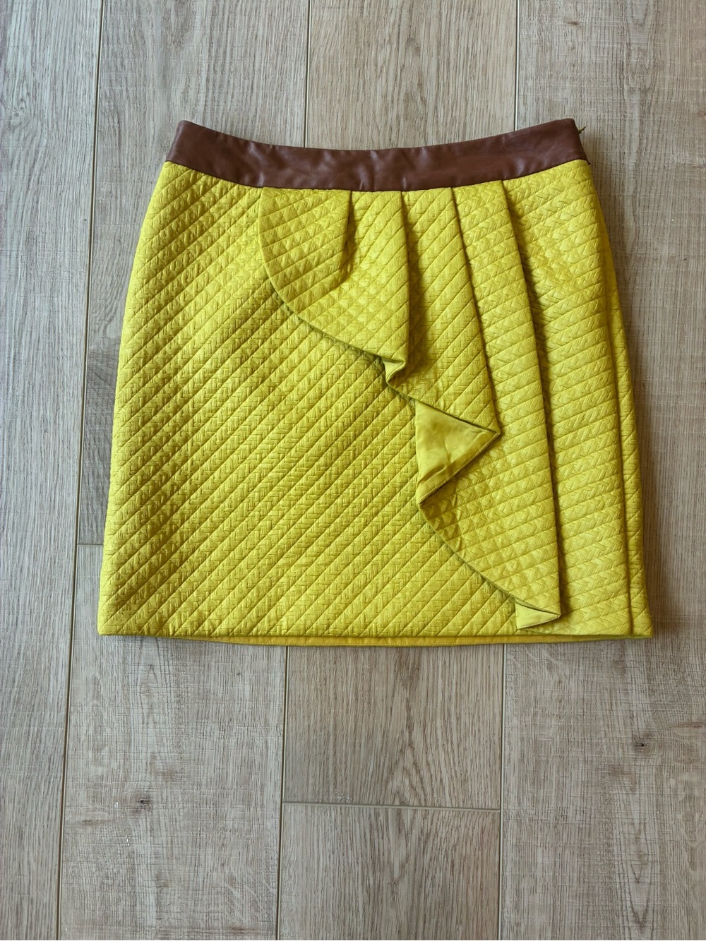 HD in Paris vegan leather Quilted Ruffle Front mini skirt w Brown Waistband 0